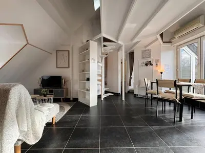 Télévision ou salle de divertissement dans l'établissement Le coin de Paradis, proche centre ville