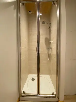 Salle de bains dans l'établissement Chalet Miel