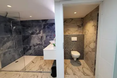 Salle de bains dans l'établissement A O G prestige Relax Max SPA SAUNA