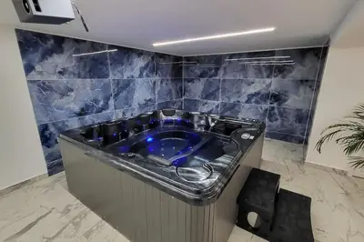 Cuisine ou kitchenette dans l'établissement A O G prestige Relax Max SPA SAUNA