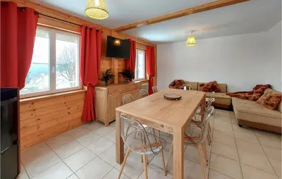 Coin salon dans l'établissement Lovely Home In Gérardmer With Kitchen