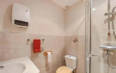 Salle de bains dans l'établissement Lovely Home In Gérardmer With Kitchen