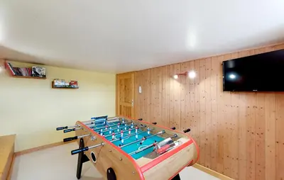 Télévision ou salle de divertissement dans l'établissement Lovely Home In Gérardmer With Kitchen