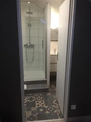 Salle de bains dans l'établissement Studio, étage 3, spacieux refait à neuf