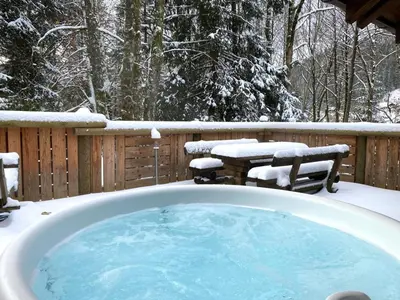 L'établissement LE RENNE Chalet en bois au calme avec SPA Jacuzzi en hiver