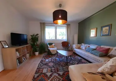 Télévision ou salle de divertissement dans l'établissement Rooms 4 persons Kaysersberg