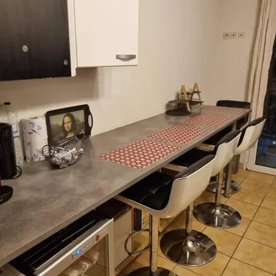 Cuisine ou kitchenette dans l'établissement Les Cigognes de Andolsheim
