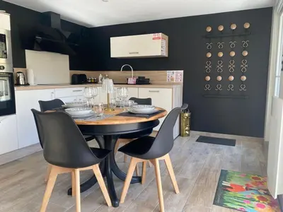 Cuisine ou kitchenette dans l'établissement Charmant appartement 3* au cœur des Vosges (PMR)