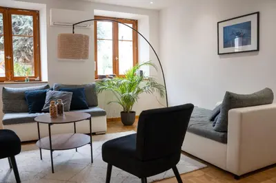 Coin salon dans l'établissement Chambre Pastis