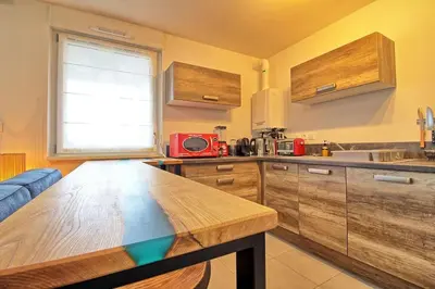 Cuisine ou kitchenette dans l'établissement Appartement - Note Boisée - Terrasse & Parking