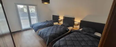 Un ou plusieurs lits dans un hébergement de l'établissement Appart Bois de reve SPA
