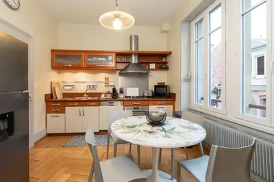 Cuisine ou kitchenette dans l'établissement Place des Dominicains