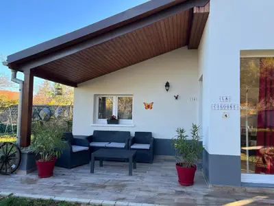 Coin salon dans l'établissement Maison « jardin la cigogne »