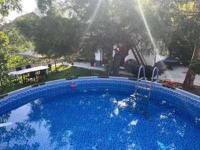 Piscine de l'établissement Maison « jardin la cigogne » ou située à proximité