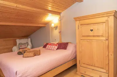 Un ou plusieurs lits dans un hébergement de l'établissement Chalet des 3 Vallées, spacious and comfortable 12p