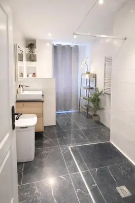 Cuisine ou kitchenette dans l'établissement Appart cosy Musée Auto Parc Expo stationnement gratuit 4 Pers 1Ch