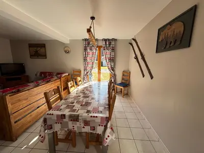 Télévision ou salle de divertissement dans l'établissement Chalet Au fil de l'eau