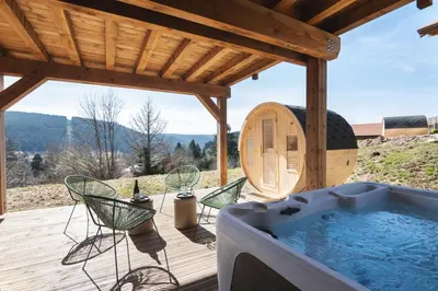 Vue générale sur la montagne ou vue sur la montagne depuis le chalet