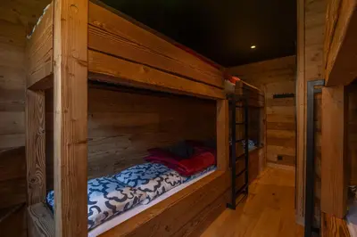 Un ou plusieurs lits dans un hébergement de l'établissement Chalet Emeraude, chalet de luxe avec vue montagne
