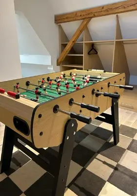 Salle de jeux dans l'établissement Charmant Cottage de village