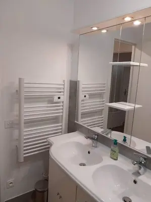 Salle de bains dans l'établissement Appartement résidence Les Dryades avec vue montagne