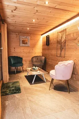 Coin salon dans l'établissement Chalet Louléa - Luxueux, au calme avec Spa