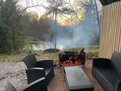 Plan de l'établissement Chalet en forêt avec etang.
