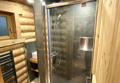 Salle de bains dans l'établissement L'OURSBLANC Chalet en rondins
