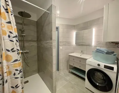 Salle de bains dans l'établissement Gîte des oiseaux
