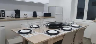 Cuisine ou kitchenette dans l'établissement Spacieux et serein avec patio, barbecue et WIFI