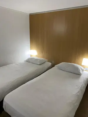 Un ou plusieurs lits dans un hébergement de l'établissement Kyriad ECO - Belfort Bessoncourt