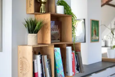 Bibliothèque dans l'appartement
