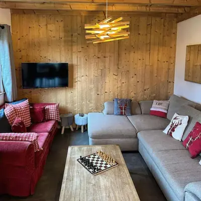 Coin salon dans l'établissement Les 2 Sapins - 10 personnes - Lits faits, Serviettes et ménage inclus