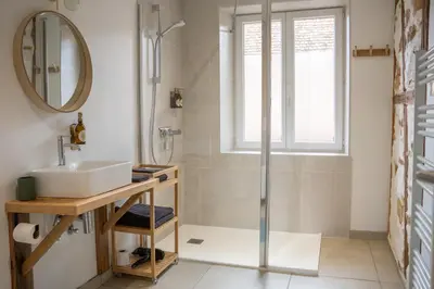 Salle de bains dans l'établissement Gîte La Grange