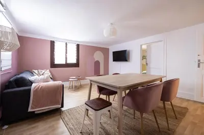 Télévision ou salle de divertissement dans l'établissement Gîte Pomme d'Api