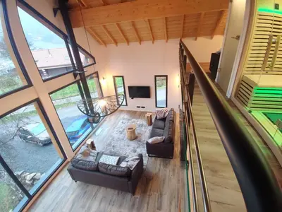 Coin salon dans l'établissement Chalet Lignum, Exceptionnel - Sauna & SPA - vue sur les montagnes, 8 minutes des pistes.