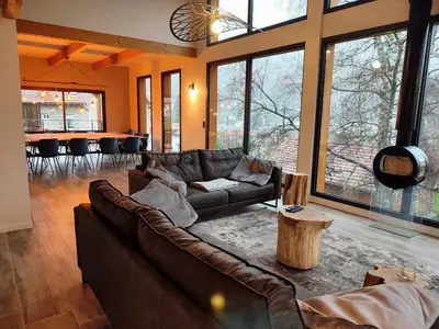 Coin salon dans l'établissement Chalet Lignum, Exceptionnel - Sauna & SPA - vue sur les montagnes, 8 minutes des pistes.