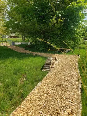 Jardin de l'établissement La roulotte Le Mond'idéal à Leval