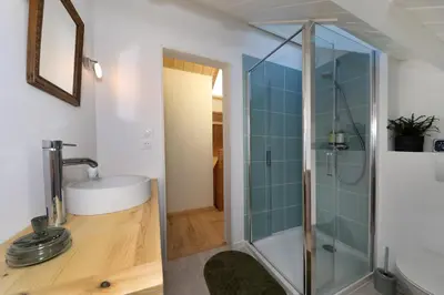 Salle de bains dans l'établissement Duplex Fa7 - Duplex éco-rénové