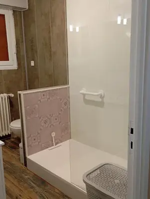 Salle de bains dans l'établissement Le HOUX
