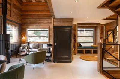 Coin salon dans l'établissement Chalet Mayen, luxueux et intimiste
