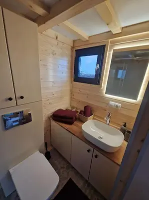 Salle de bains dans l'établissement Magnifique petite maison