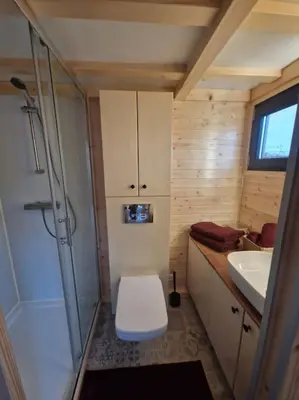 Salle de bains dans l'établissement Magnifique petite maison