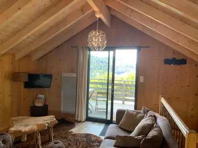 Télévision ou salle de divertissement dans l'établissement Le Chalet de Juliette