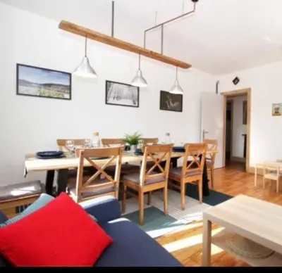 Coin salon dans l'établissement Charmant appartement en centre ville