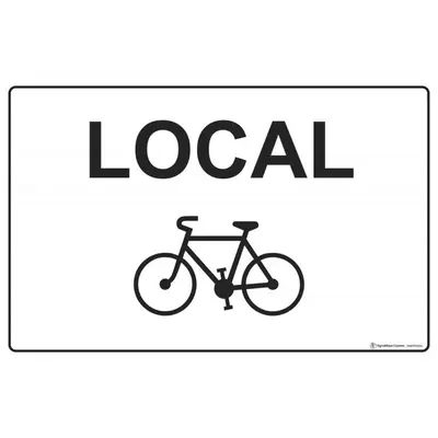 Vélo sur le terrain de l'établissement Industriel F3 Appartement ou dans les environs