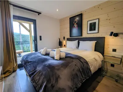 Un ou plusieurs lits dans un hébergement de l'établissement Chalet l'URSUS - séjour premium avec vue montagne