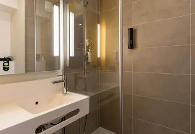 Salle de bains dans l'établissement B&B HOTEL Mulhouse Bâle Aéroport