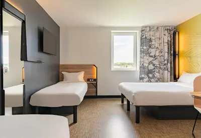 Un ou plusieurs lits dans un hébergement de l'établissement B&B HOTEL Mulhouse Bâle Aéroport