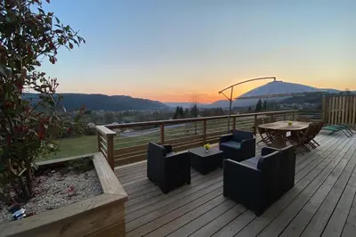 Vue générale sur la montagne ou vue sur la montagne depuis la villa